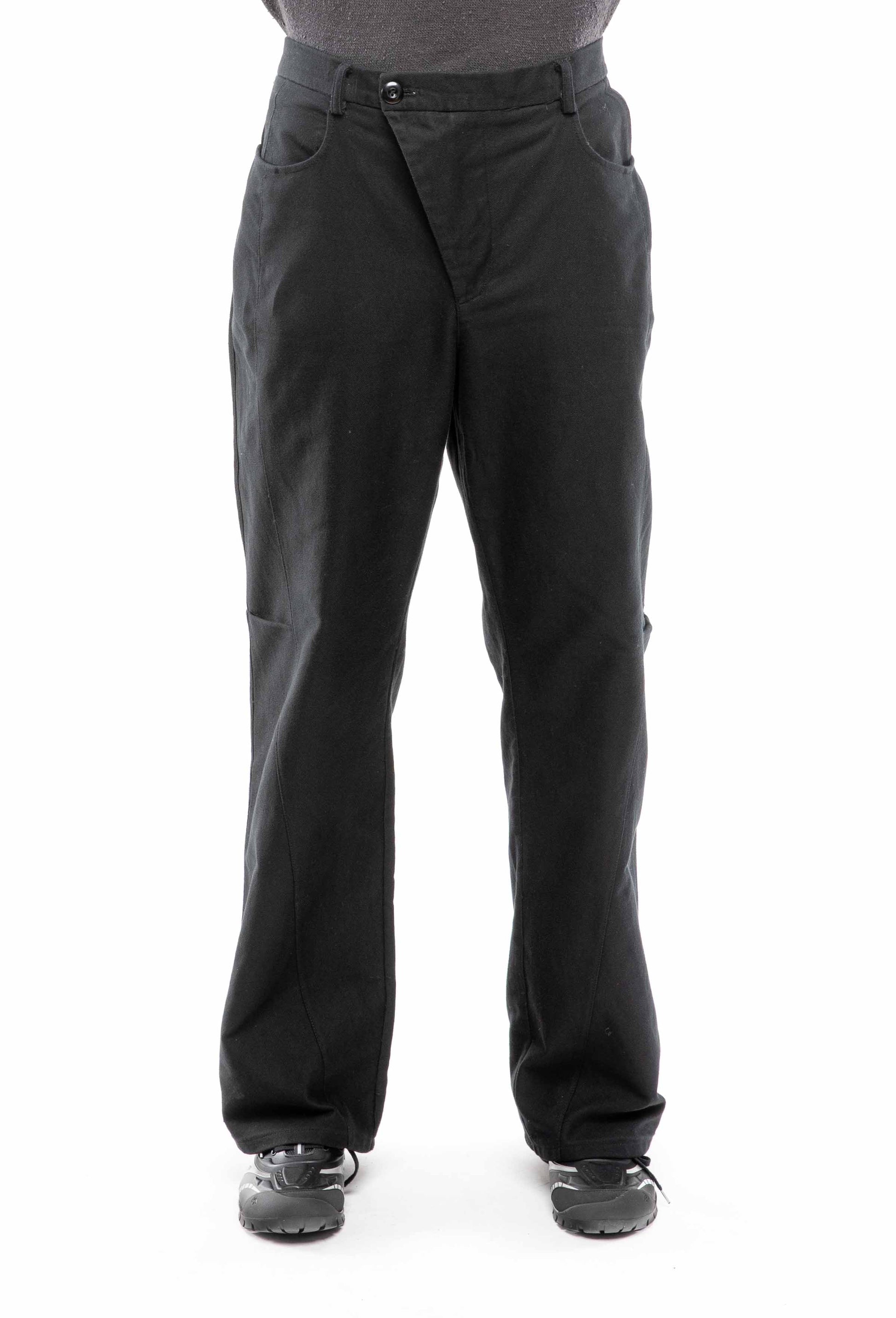 CHEN(G) - Black Oviform Trousers with Slanted Crotch Opening  
Black Shoes