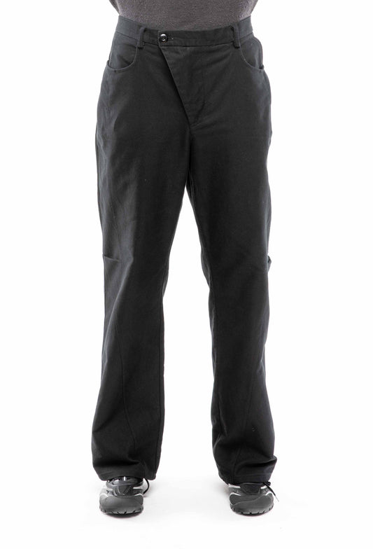 CHEN(G) - Black Oviform Trousers with Slanted Crotch Opening  
Black Shoes
