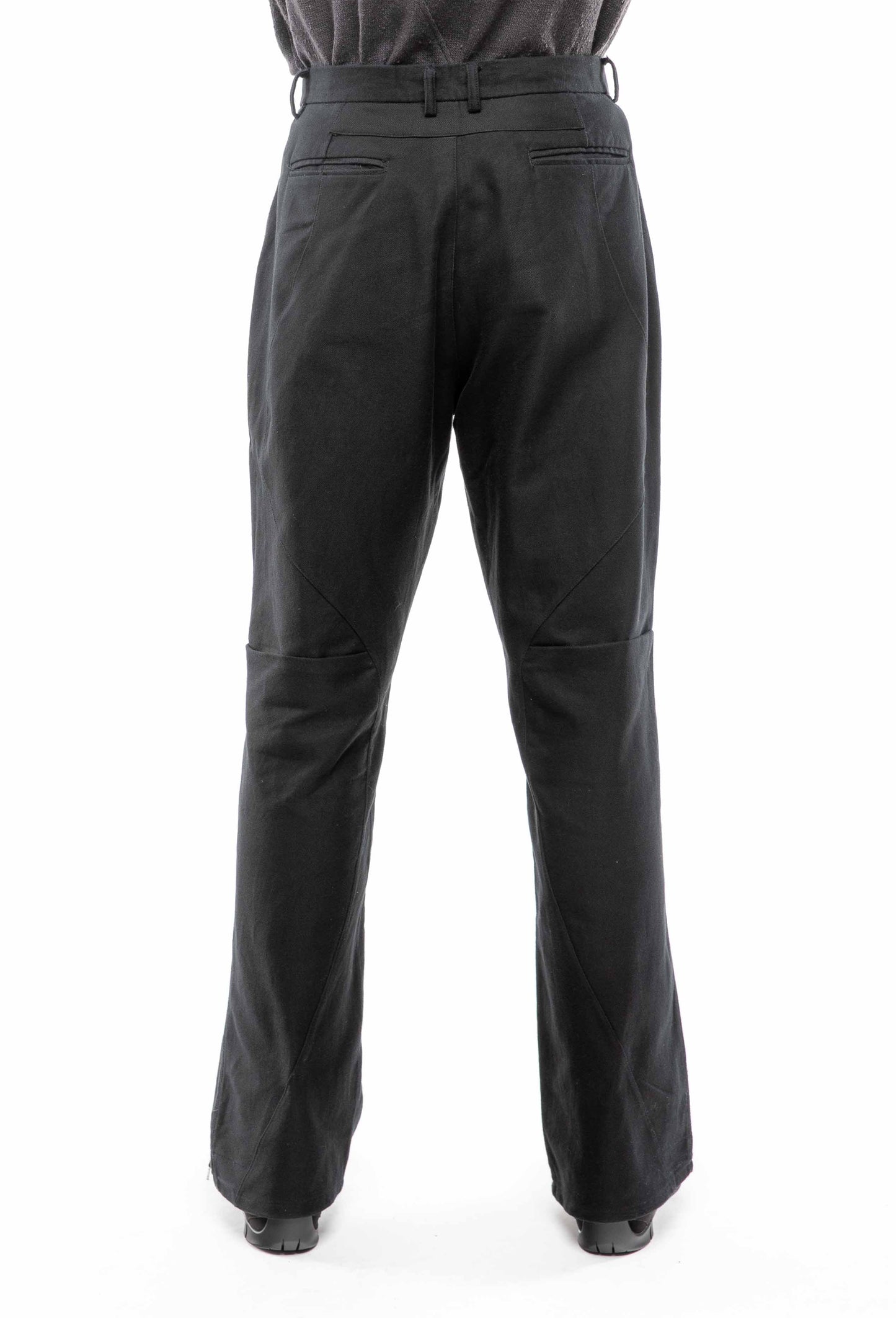 CHEN(G) - Black Oviform Trousers with Slanted Crotch Opening  
Black Shoes