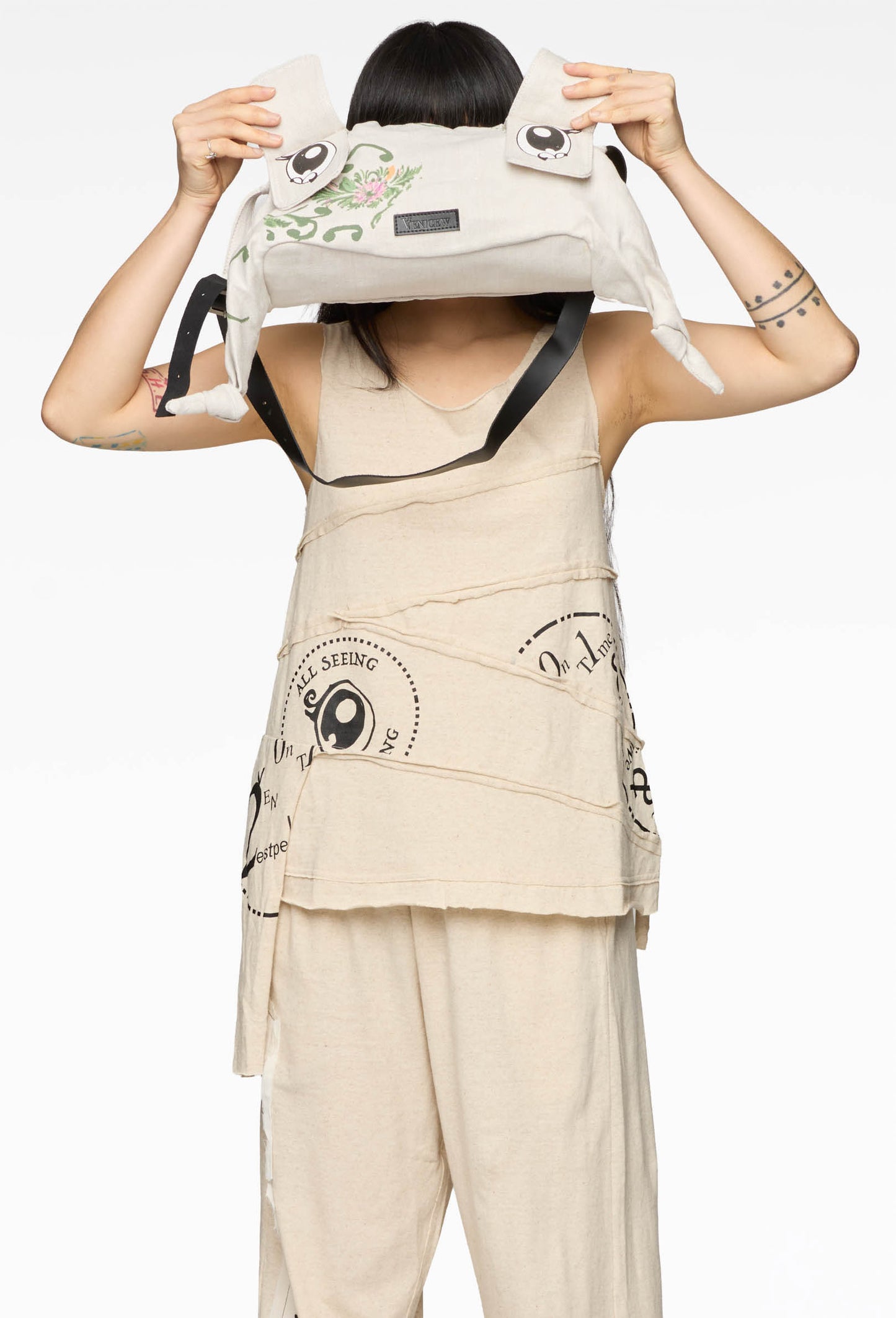 Cream Courser Sleepy Flying Bag