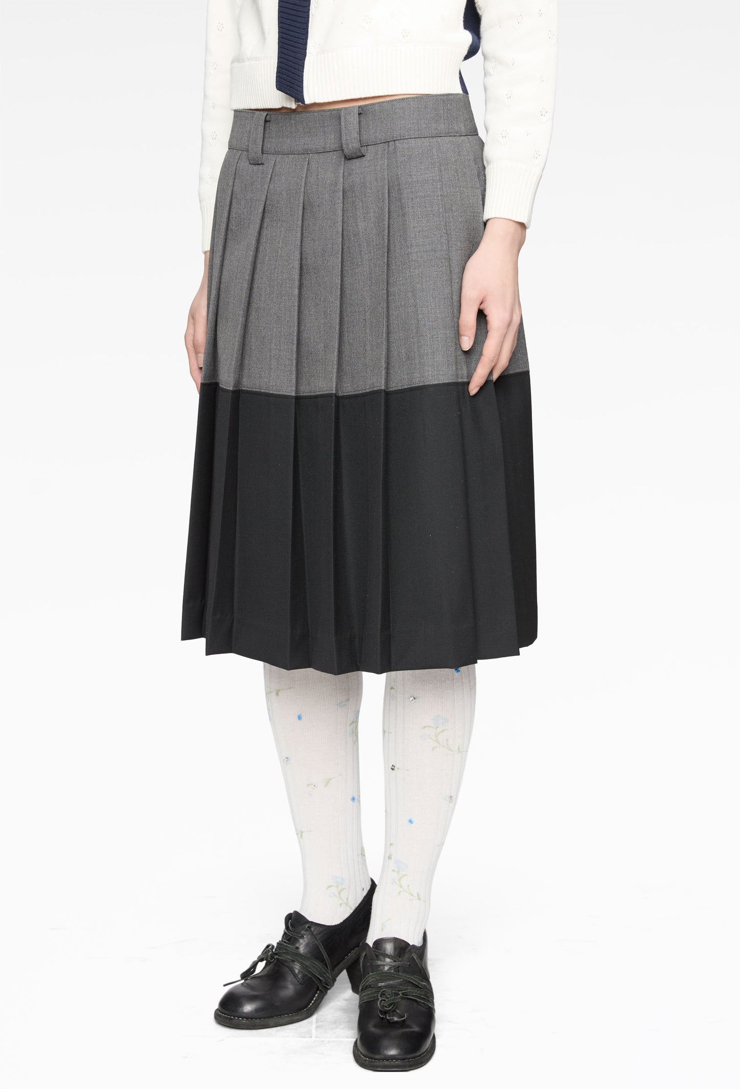 Low-Rise Patch Pleated Skirt