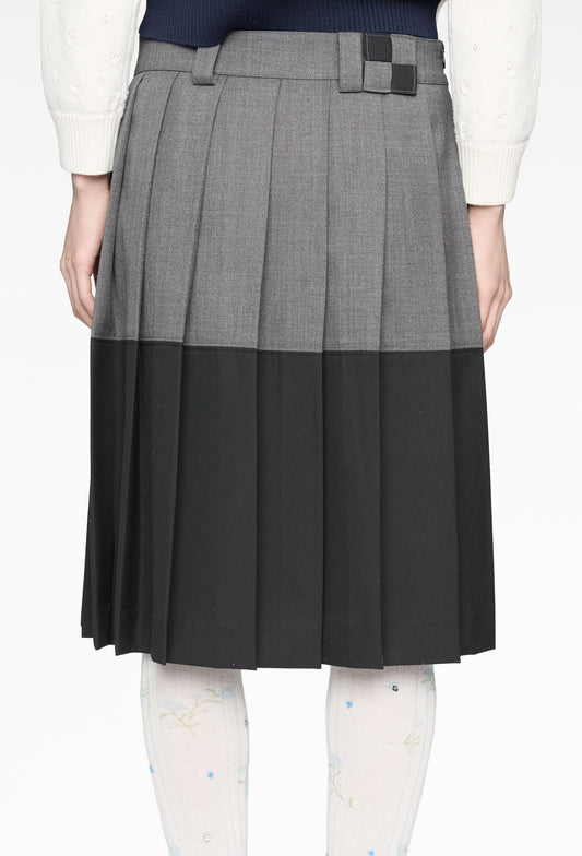 Low-Rise Patch Pleated Skirt