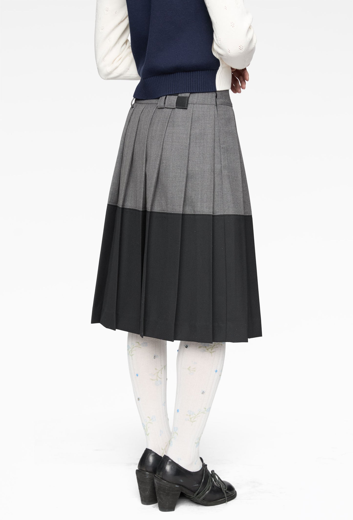 Low-Rise Patch Pleated Skirt