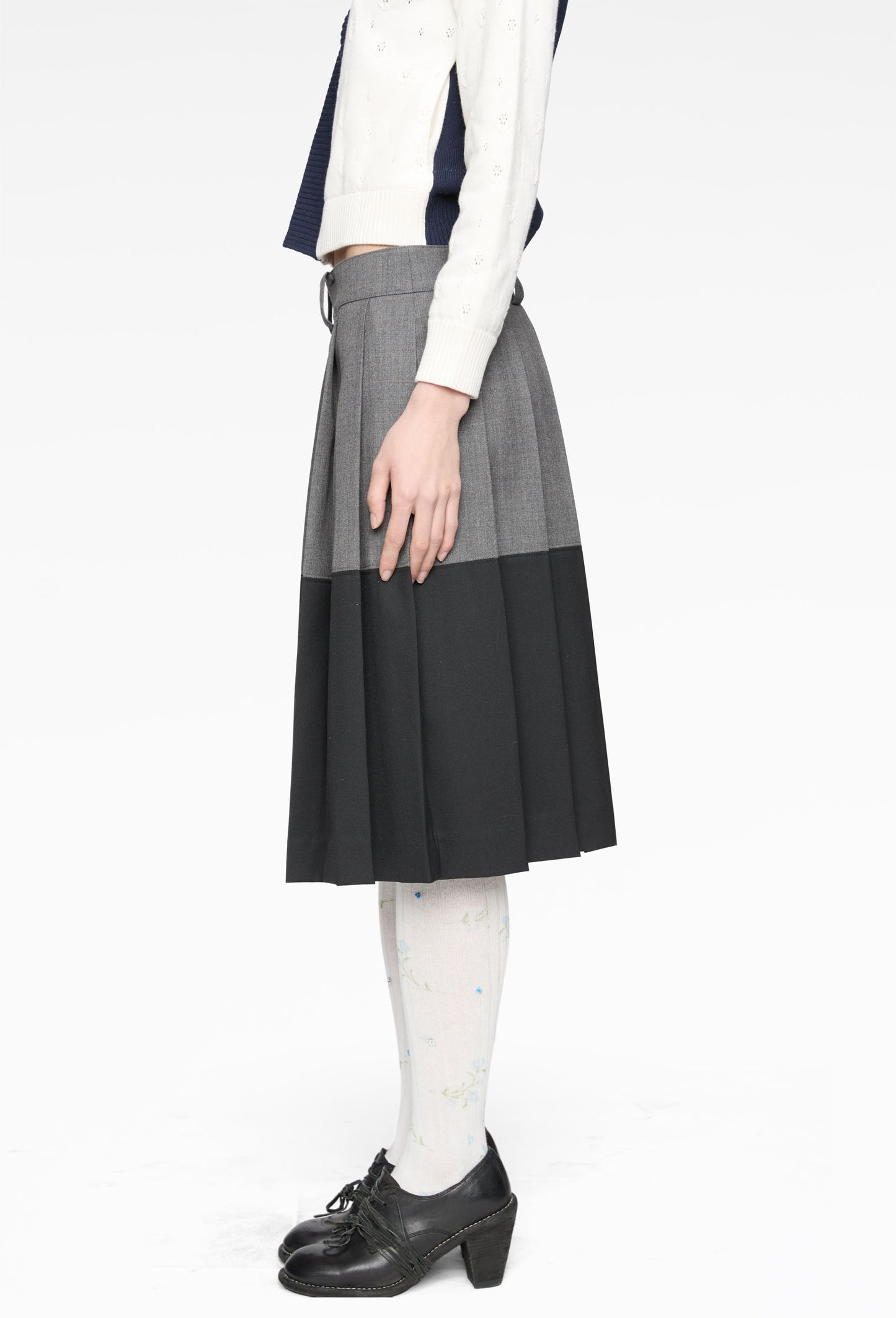 Low-Rise Patch Pleated Skirt