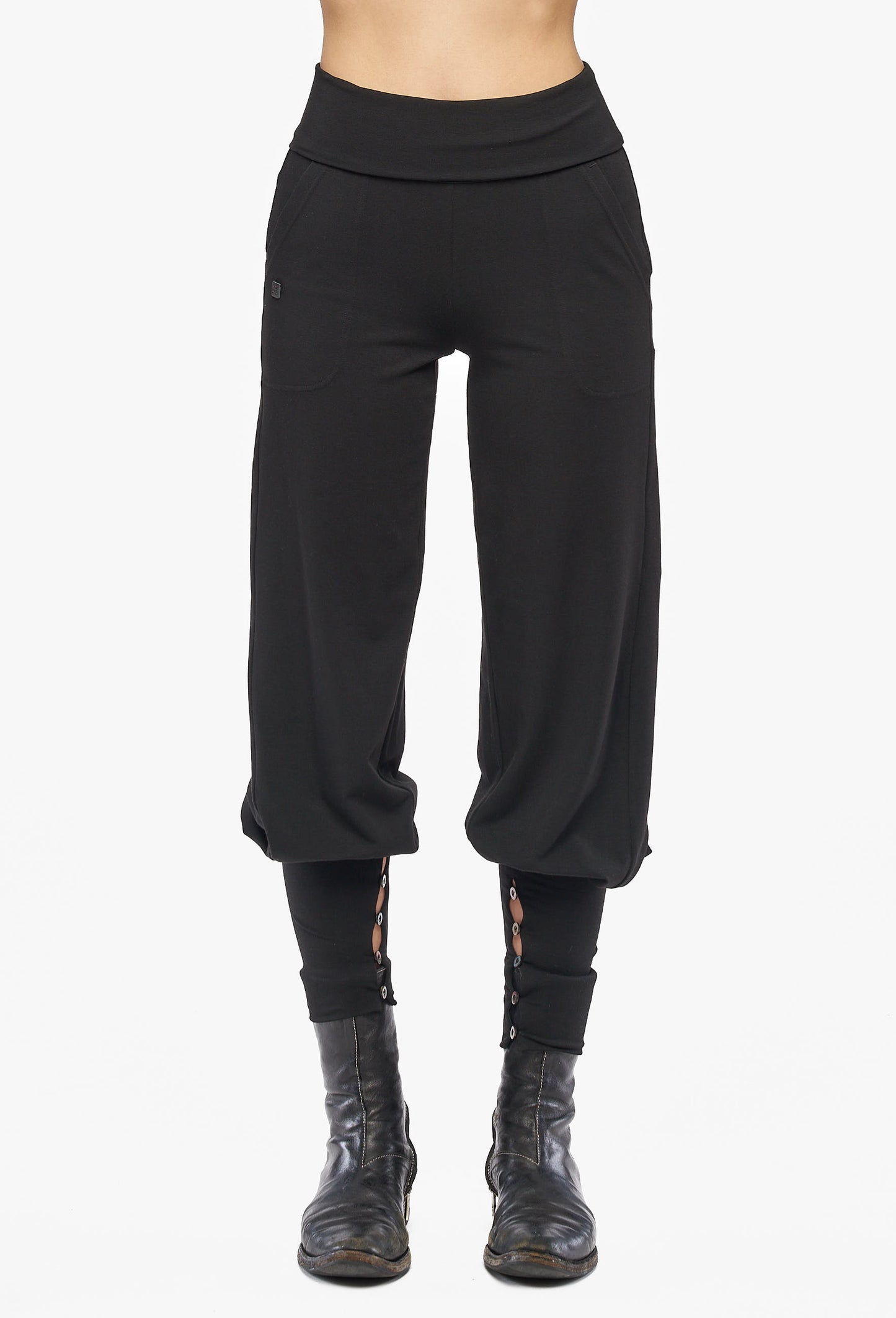 Relaxed Buttoned Tapered Pants